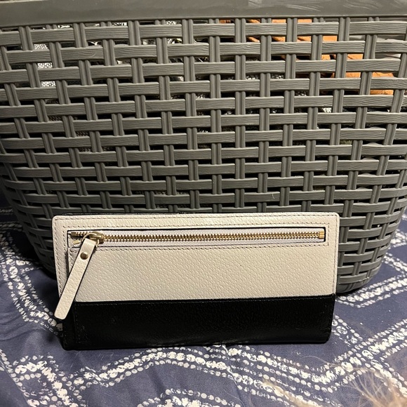 Kate spade slim fold wallet. New condition used 2-3 times - Picture 3 of 3